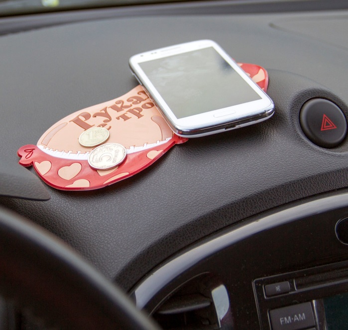 Коврик на панель "Руками не трогать"