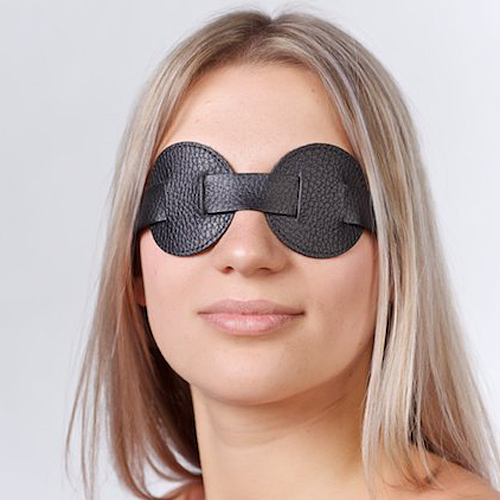 Маска черная глухая из натуральной кожи