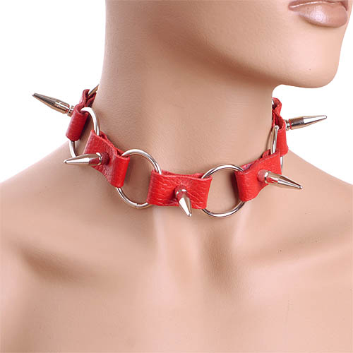 Ошейник с кольцами и шипами, красный