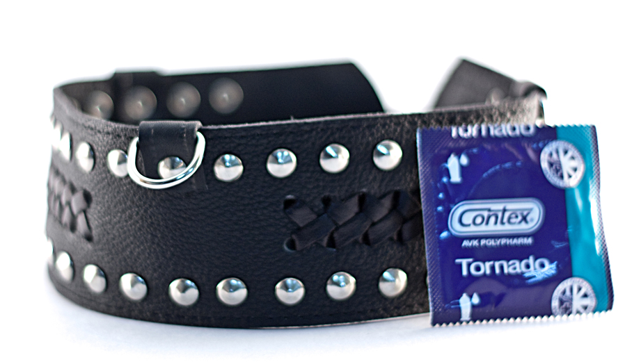 Ошйник из черной кожи с поводком