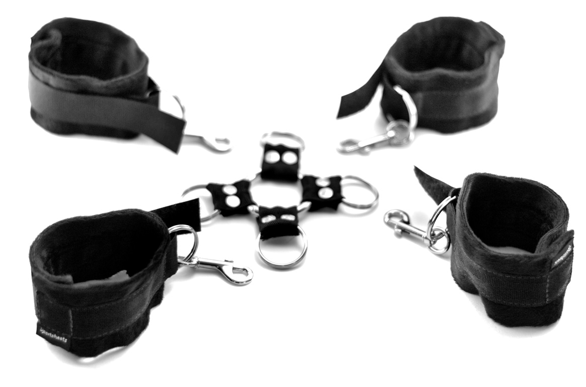 4 регулируемых наручника