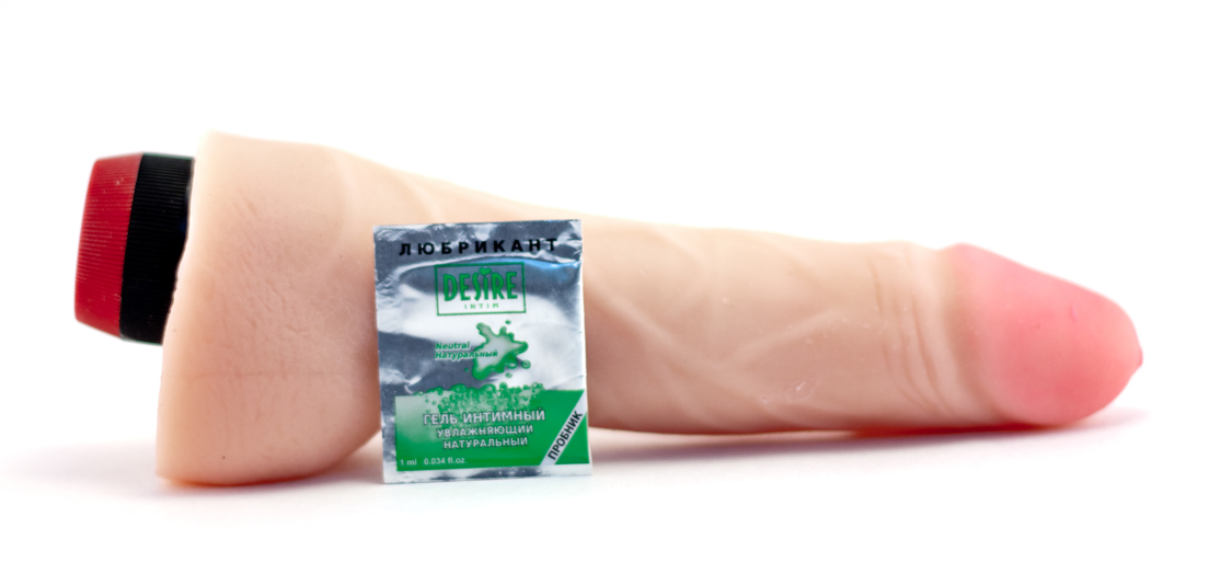 Прекрасный вибратор с мошонкой