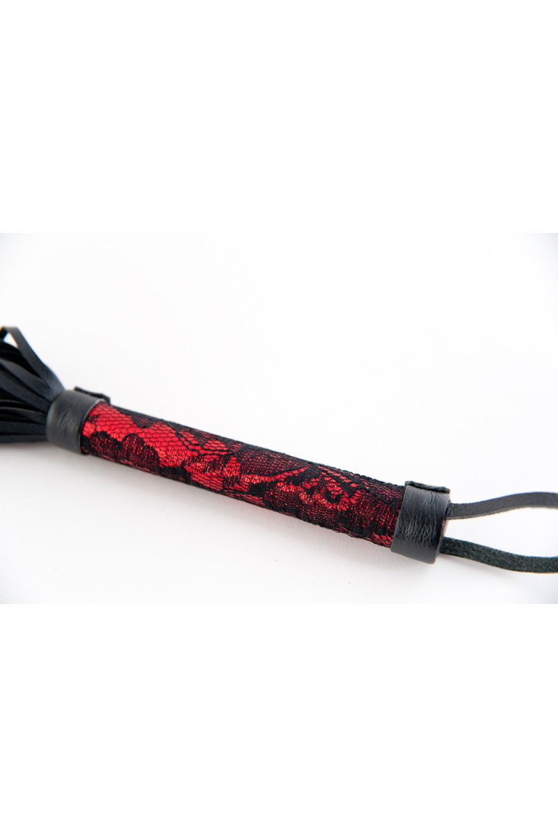 Флоггер с кружевной ручкой красный