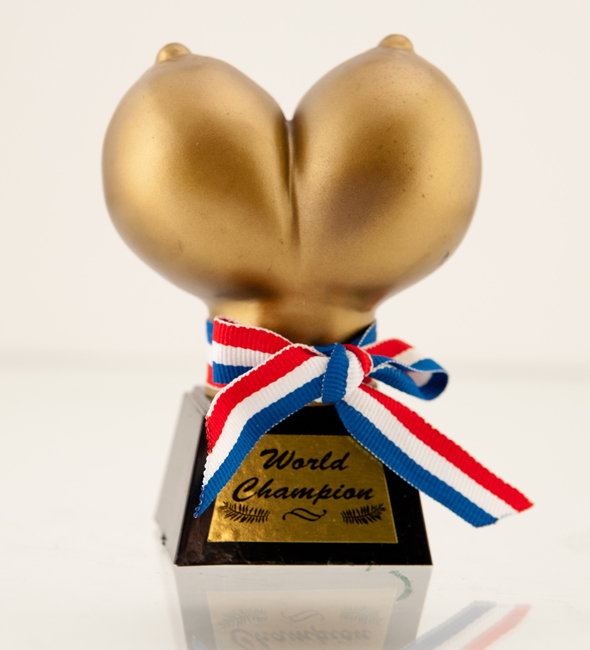 Сувенир "Приз грудь"