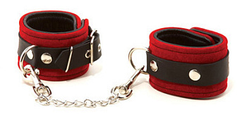 Замшевые красные оковы на цепях