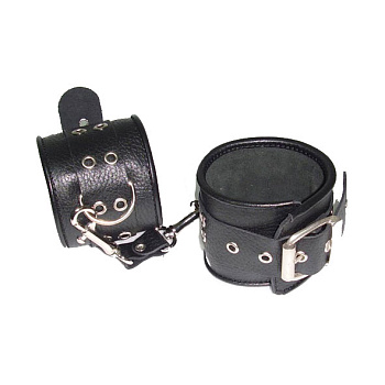 Черные кожаные наручники