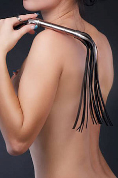 Гладкая плеть (флогер) с жесткой рукояткой